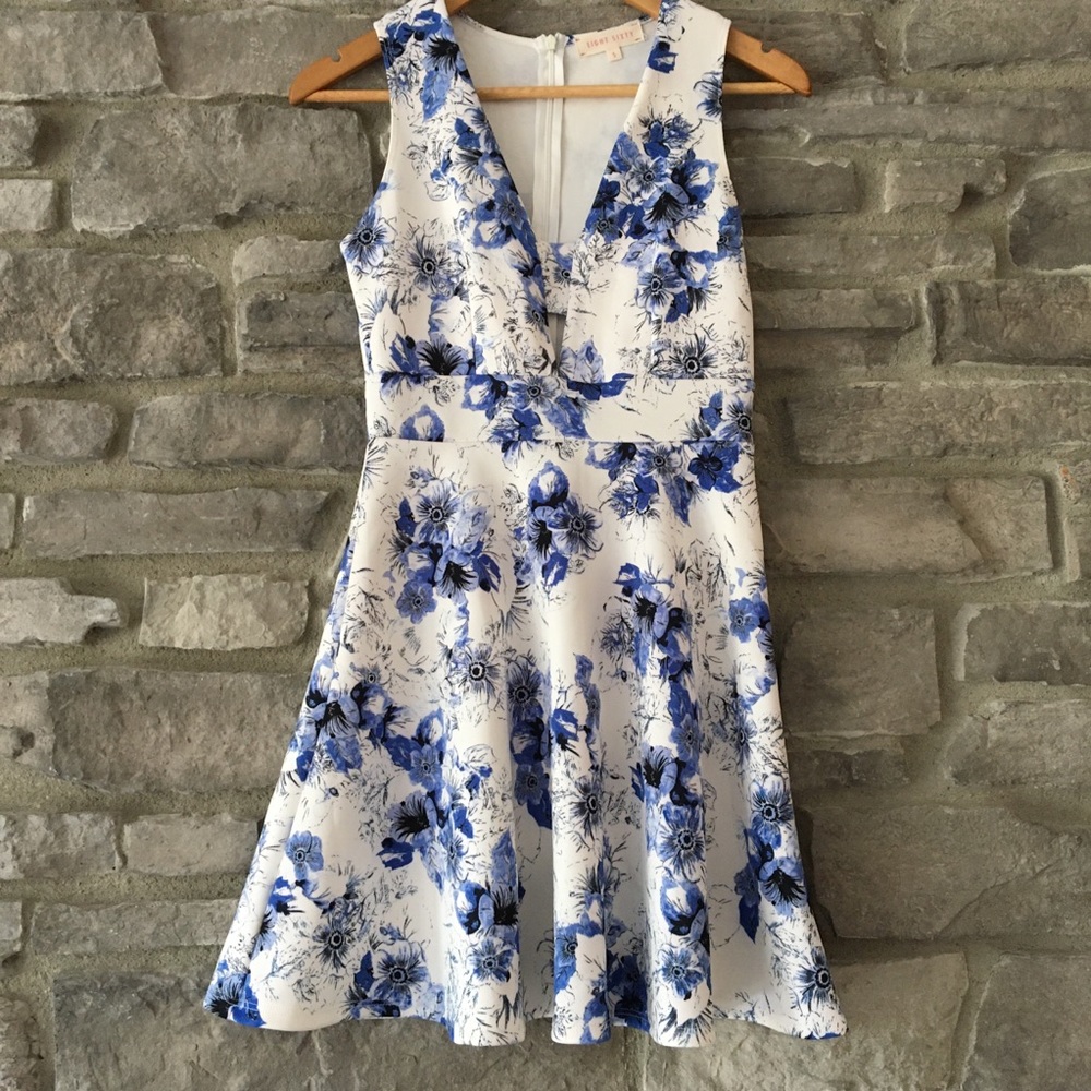 🦋Summer Sale!🦋 NWOT Eight Sixty Blue Floral Dress